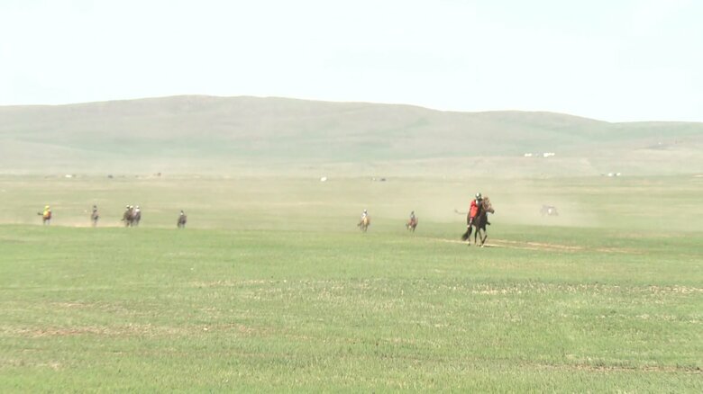 「ナーダム」の競馬競技