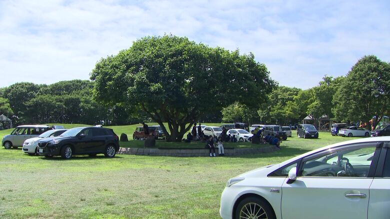 渋滞すると車ごと津波に巻き込まれる危険や、緊急車両が通れなくなる可能性が高まるため、苫小牧市は原則徒歩での避難を呼び掛けている
