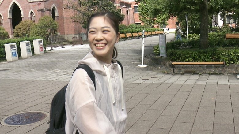同志社大学キャンパスで笑顔の吉田