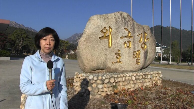 北朝鮮の金剛山で取材する筆者　2013年撮影