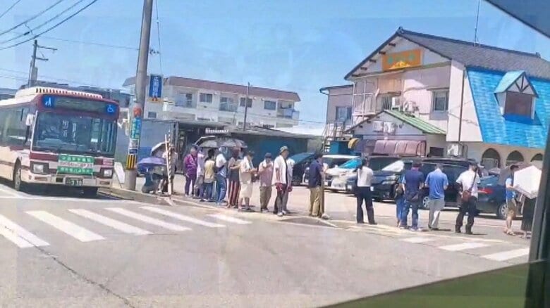 異様な長さの列の先には…