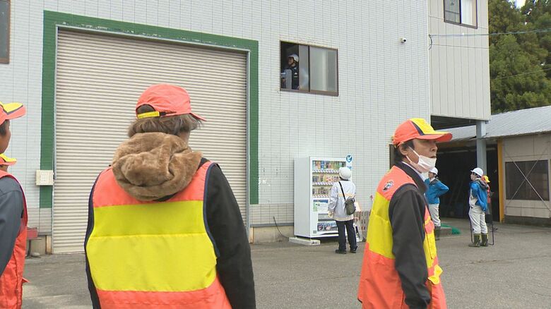 倉庫の中にクマ