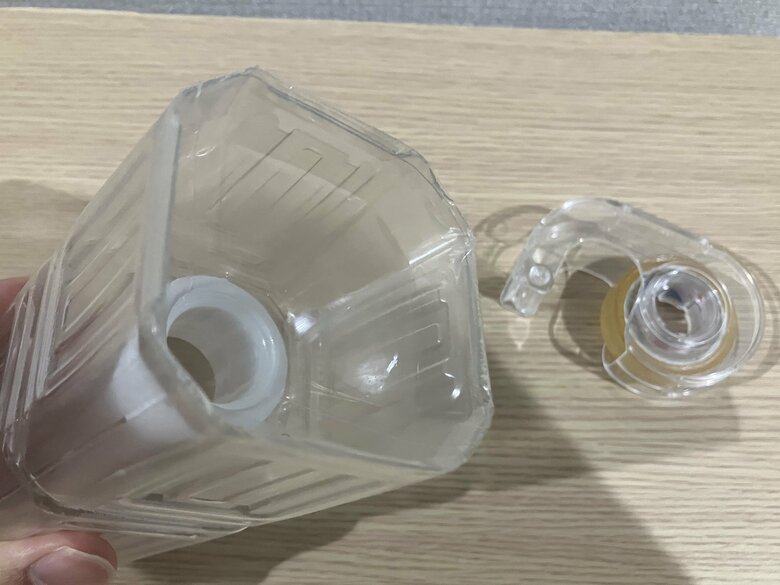 カメムシ捕獲器ができるまで（5）テープなどで固定すると完成