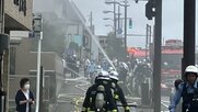 高岡駅近くの住宅街で火事、周辺が一時騒然　現場はあいの風とやま鉄道の沿線　消防が放水して約1時間10分後に鎮火【富山】
