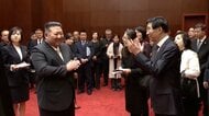 金正恩総書記が中国を電撃訪問　朝鮮戦争の犠牲者を追悼し献花
