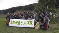 仮設での生活続く地区も…熊本地震復興への歩みをやさしく照らす恒例行事“どんどや”