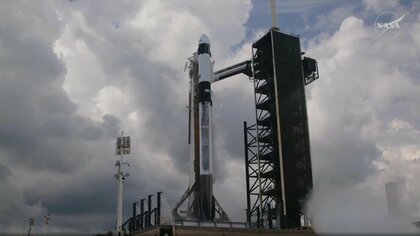 10年ぶりに再び宇宙へ「日本の素晴らしいところを世界中の人に」油井亀美也宇宙飛行士らを乗せた「クルードラゴン」ISS向け出発　