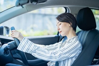 【居眠り運転】2人に1人以上が運転中の睡魔で危険を感じた!”眠気覚まし効果のある対策”について200人に聞きました