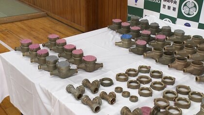 テーブル一面“水道メーター”　10個盗んだ疑いで男2人逮捕　押収品は30個以上　犯行時は「横浜ナンバーのレンタカー」を使用か　静岡