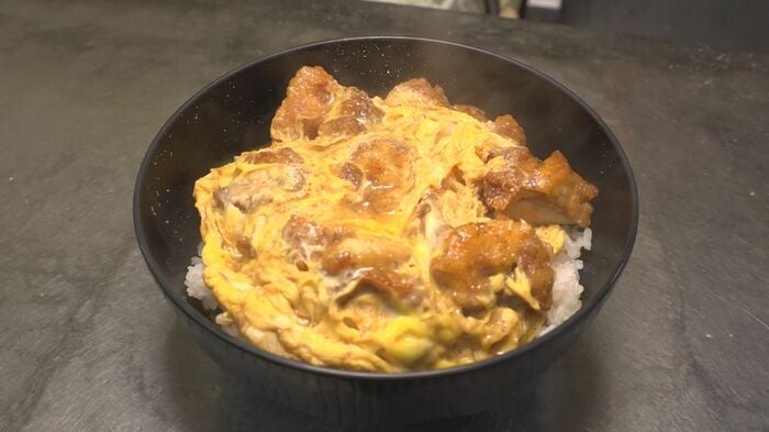 「まんぷく食堂」の名物「からあげ丼」