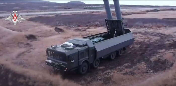 ミサイル容器を屹立させた「K-300P バスチオン」(ロシア国防省公式映像 Youtubeより・2021年12月2日)