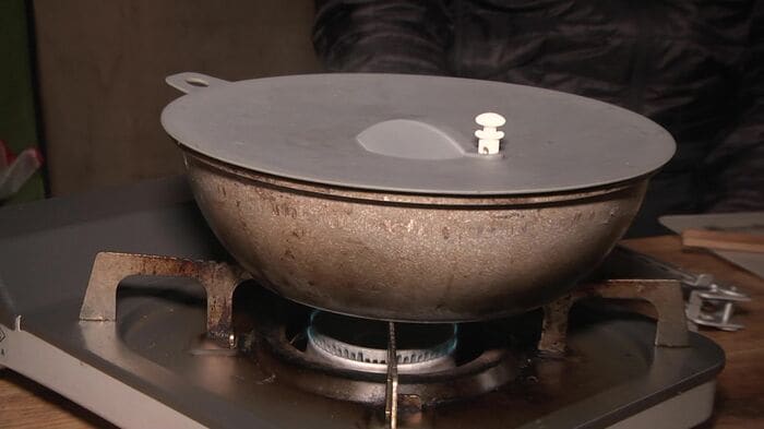 節約のために蓋をして蒸し焼きに