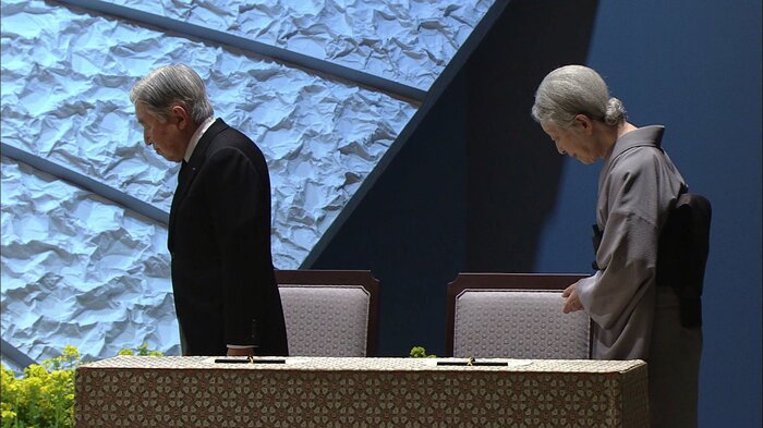 地震発生時刻の午後2時46分　黙とうを捧げられる両陛下