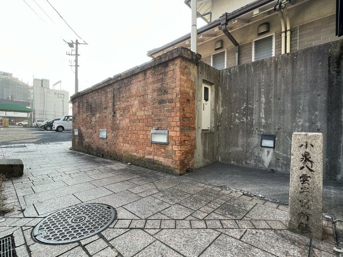 ハーンが旅館を出て暮らした宍道湖畔の借家跡。セツは女中として住み込むことに