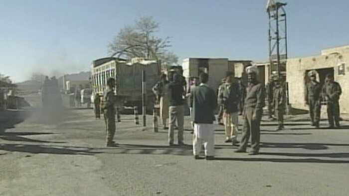 国境検問所を警備する北部同盟軍兵士たち