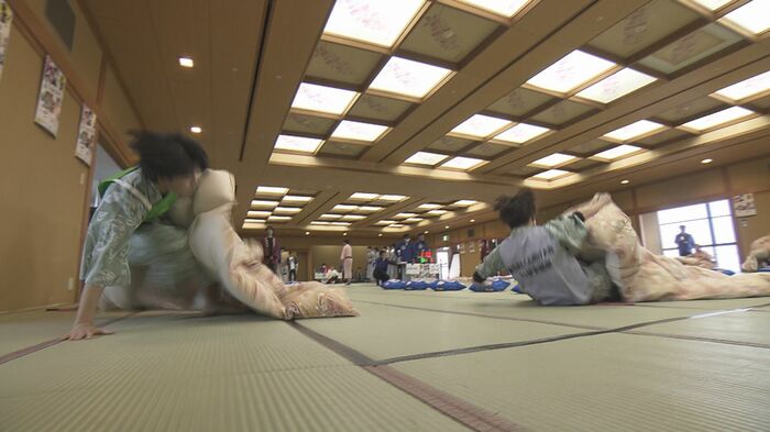畳に寝た状態から試合スタート