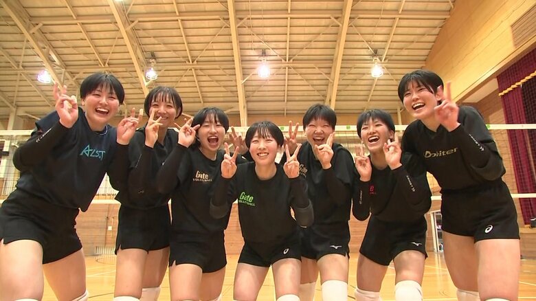 伝統の“粘り”で4年ぶり優勝へ　高田（女子） 個性際立つ3年生7人の明るさと結束力が強み　春高バレー岩手県大会｜FNNプライムオンライン