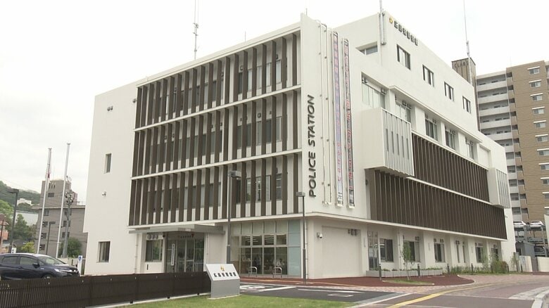 原付バイクが縁石やガードレールに衝突　５６歳男性が意識不明　カーブ曲がり切れなかったか　広島・府中町｜FNNプライムオンライン