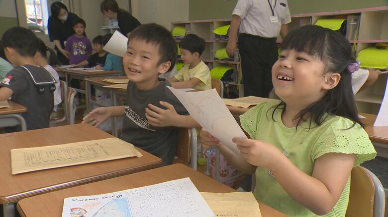 “夏休み”終わり授業再開「万博に行った」「おやつをいっぱい食べた」 元気いっぱいの児童たち友達との再会喜ぶ 新潟市｜FNNプライムオンライン