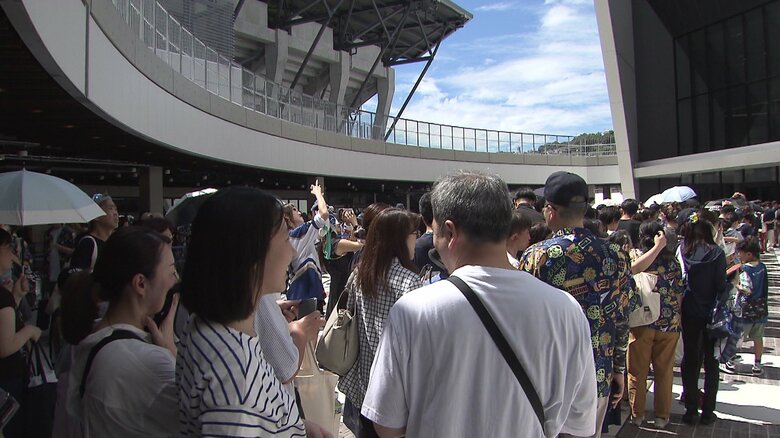 開場前に2000人が列を作った