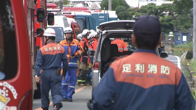 現場では捜索が続く（栃木・足利市）
