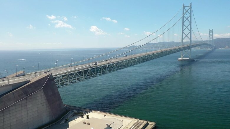 明石海峡大橋（画像提供：兵庫県園芸・公園協会）