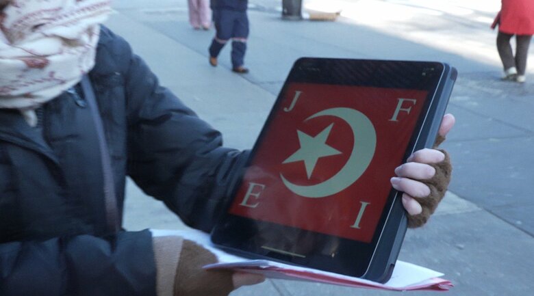 旗には「正義・自由・平等・イスラム」の頭文字「JFEI」