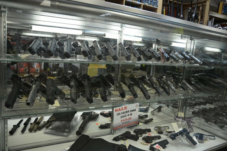 アメリカではコロナの感染拡大に伴い銃の販売も急増