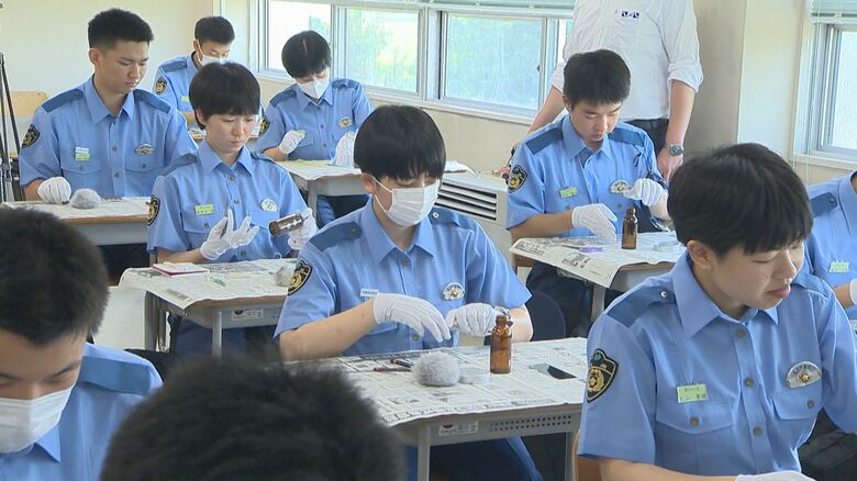 新潟県警察学校で学ぶ初任科生