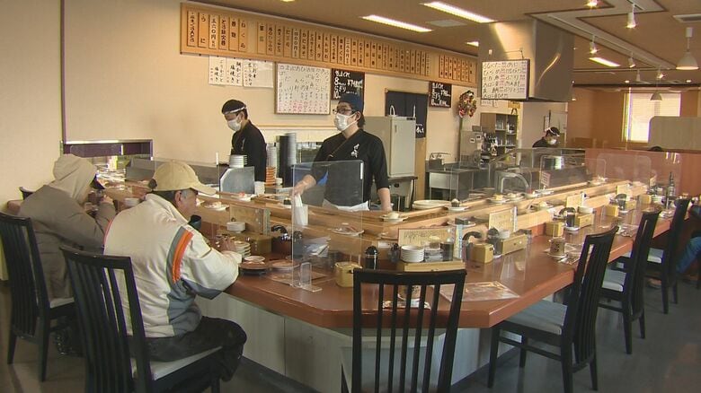 座席のそばに寿司職人