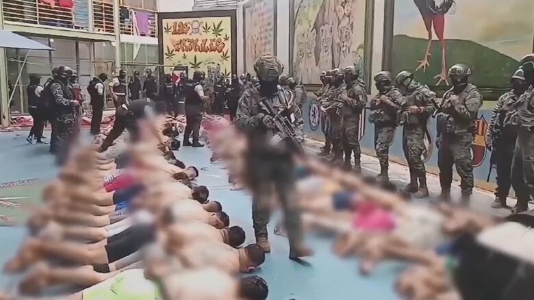 パンツ姿の受刑者たち