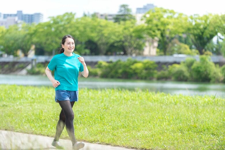 適度なウォーキングは暑熱順化のためによい（画像はイメージ）