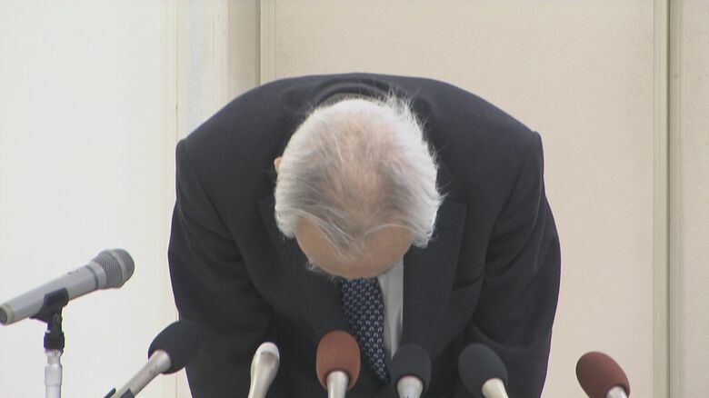 有権者に謝罪する谷川弥一衆院議員(1月22日午後4時過ぎ)