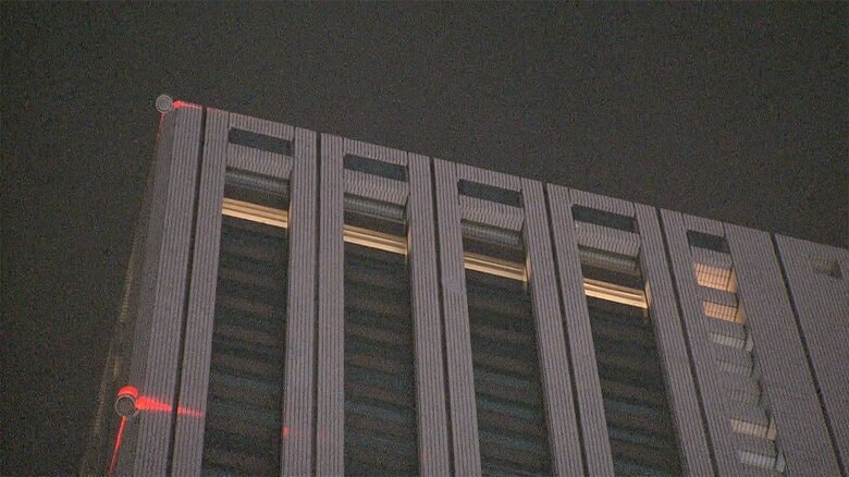 ”出所祝い”が行われたのはフランス料理店には、100人規模で予約が入っていたという