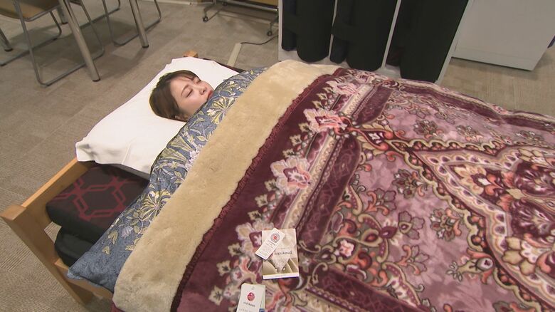 羽毛布団の上に毛布をかけると熱が逃げにくくなる