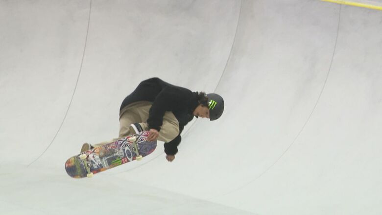 スケボーを披露する平野歩夢選手