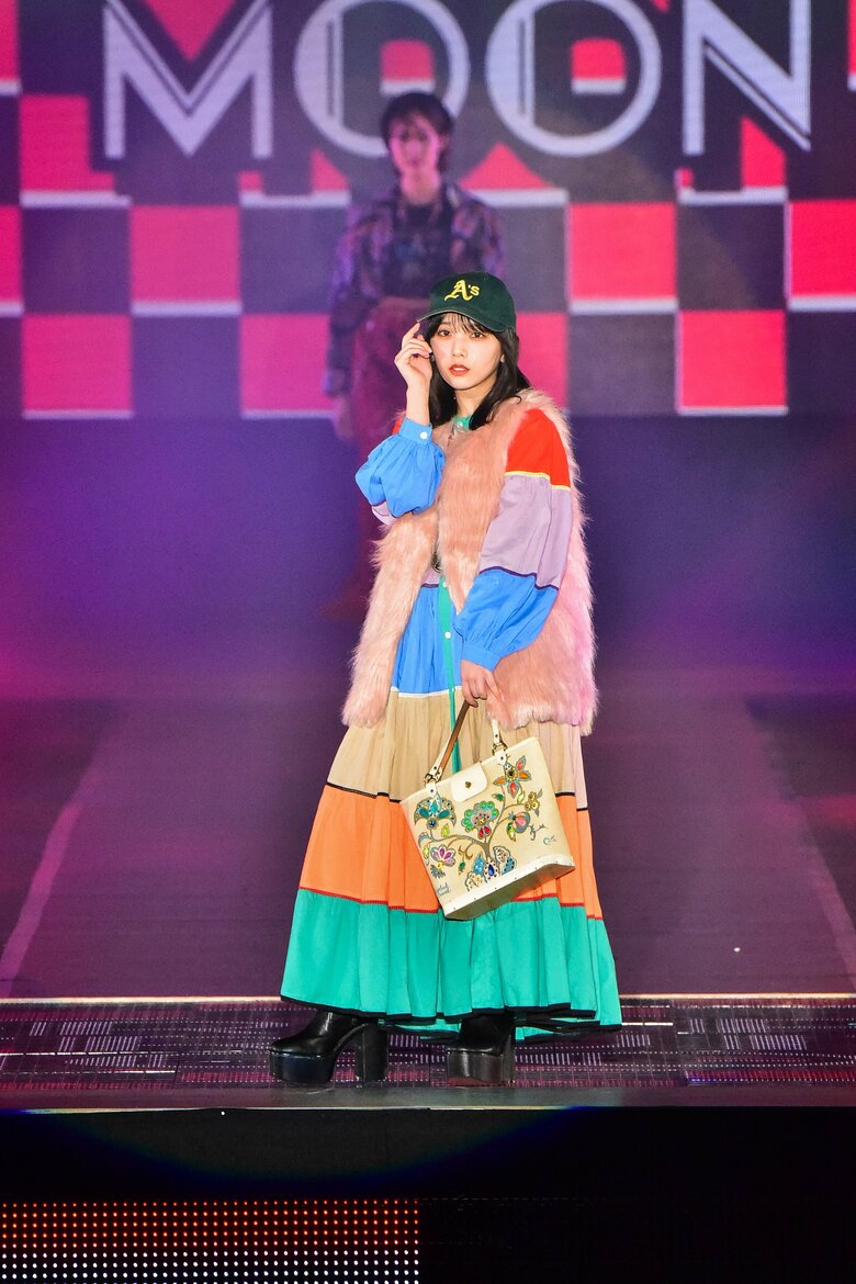 与田祐希さん(C)Rakuten GirlsAward 2023 AUTUMN/WINTER