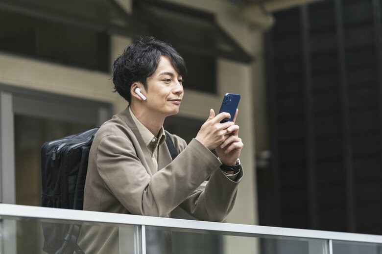 人は流行に乗りおくれたくない（画像：イメージ）