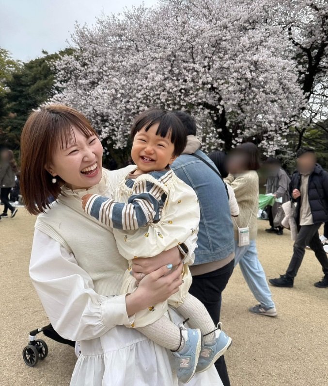 こちらが元の写真。左は現在のともみんさん