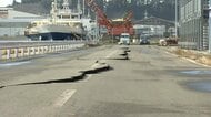 地面に無数の亀裂…コンテナターミナルに大きな被害　青森震度6強地震によるケガ人は53人に