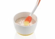 離乳食がアツアツなのを色で知らせる「育児スプーン」は“神アイテム”…開発元が想定外の使い方も話題