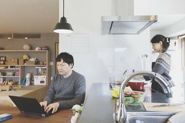 不要な時は収納も可能!わが家の好きな場所が“自分だけの仕事スペース”に
