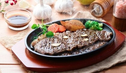 ステーキ店の倒産、2024年は過去最多 「輸入牛肉」高騰で苦境 「リーズナブル」だった米国産で値上がり深刻