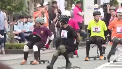 事務イスで2時間の耐久レース「いす－1グランプリ」岩手・ 奥州市で開催　26チームが周回数を競う