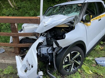 【速報】夏休み中の家族5人が乗ったレンタカーが橋の欄干に激突…全員搬送うち2歳児含む3人が重傷…東京から北海道観光旅行中に事故＜北海道白老町＞