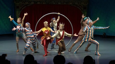シルク・ドゥ・ソレイユ「クーザ」日本公演前にお披露目　バナナマン・設楽統さん、FANTASTICS、八木莉可子さんも登場