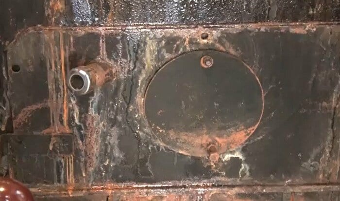 錆に覆われてしまったボイラー