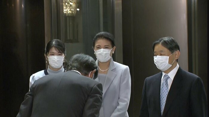 両陛下、愛子さまとも”淡いブルー”でコーディネートされていた