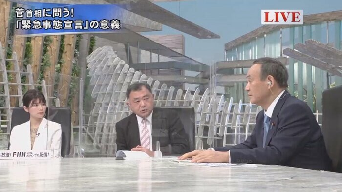 竹内友佳キャスター(左)、反町理キャスター(中)、菅義偉 首相