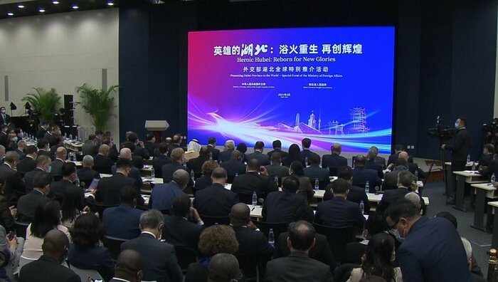 4月12日中国外務省にて